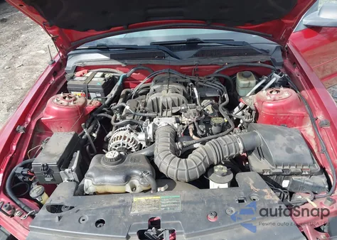 2006 Ford Mustang V6 z USA, uszkodzony, nr VIN 1ZVFT84N165262477